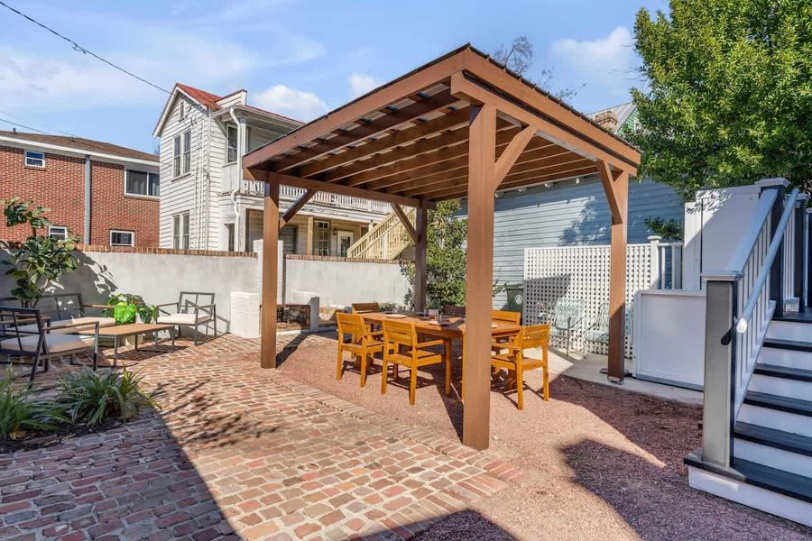 Plenty of outdoor seating for your group