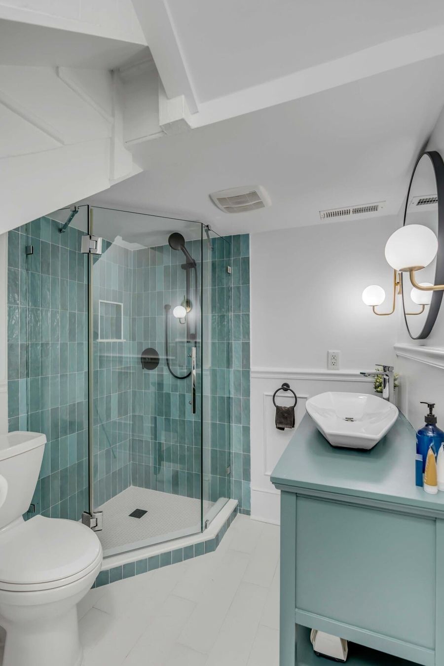 Bathroom 2: Walk-in shower