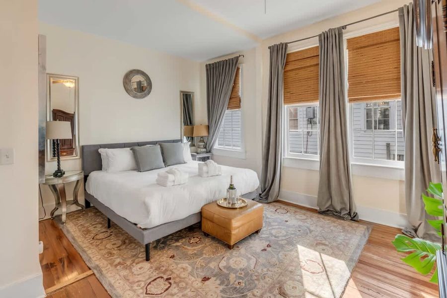 Bedroom 2: King Bed