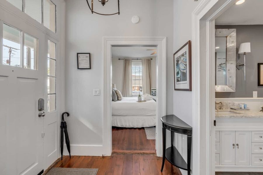 Bedroom 1: King Bed