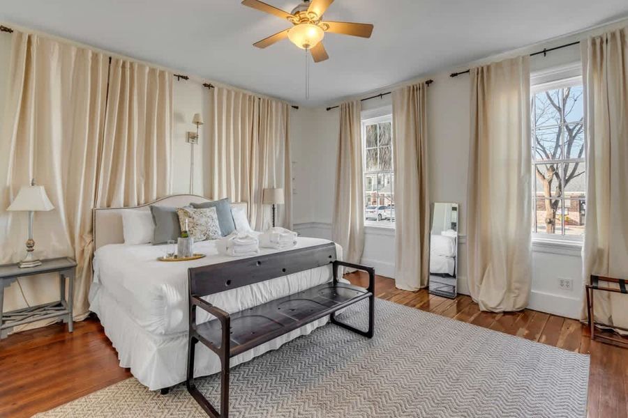 Bedroom 1: King Bed