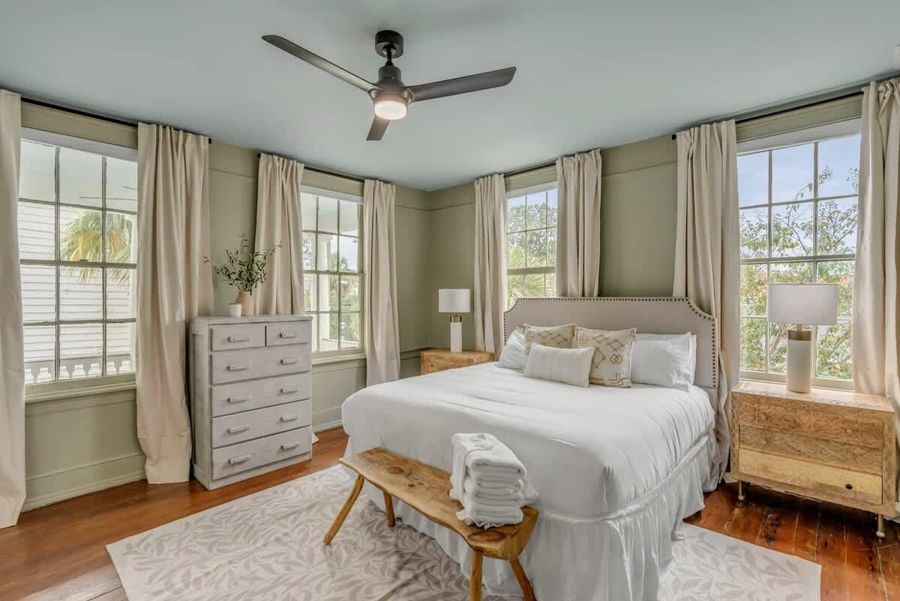 Bedroom 3: King Bed