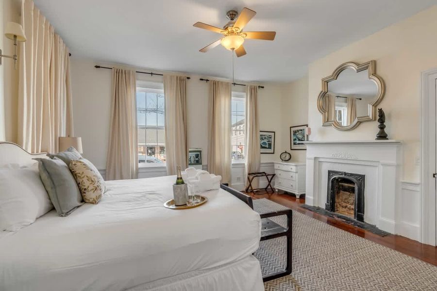 Bedroom 1: King Bed