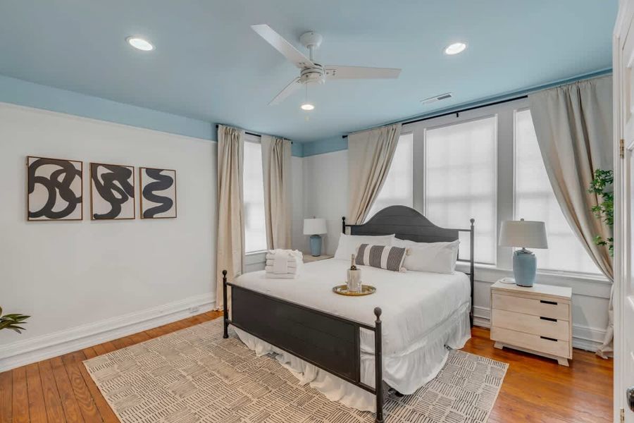 Bedroom 4: King Bed