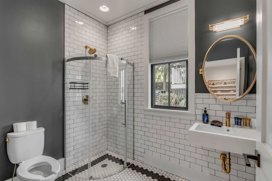 Bathroom 5: Walk-in shower