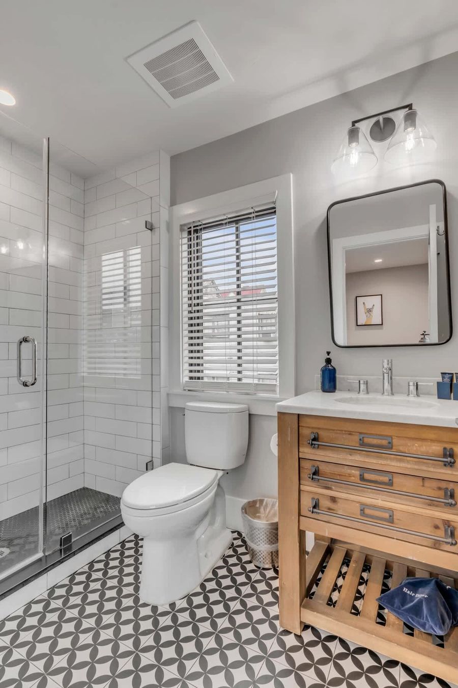 Bathroom 7: Walk-in shower