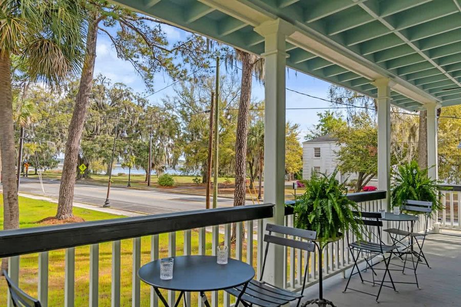 Balcony with seating