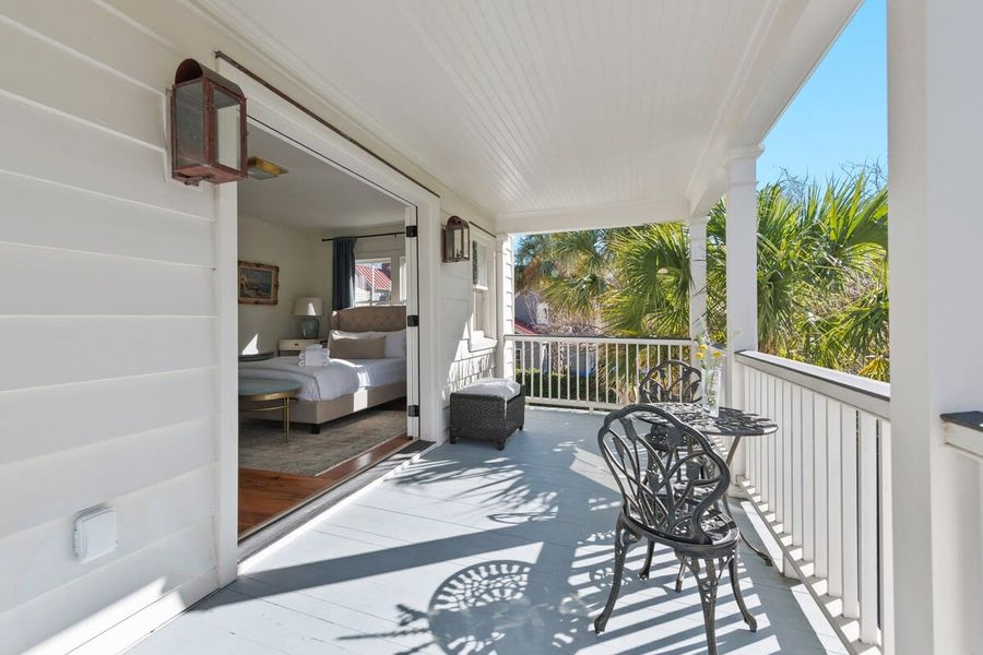 Outdoor balcony to enjoy with your group