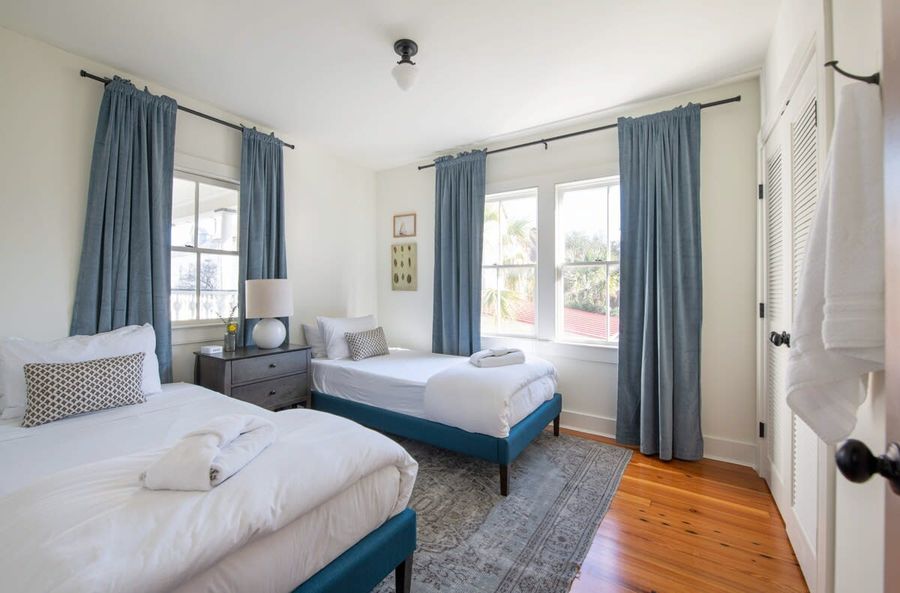 Bedroom #2 with Twin Beds