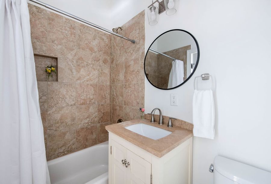 Bathroom #8: Shower/tub combo