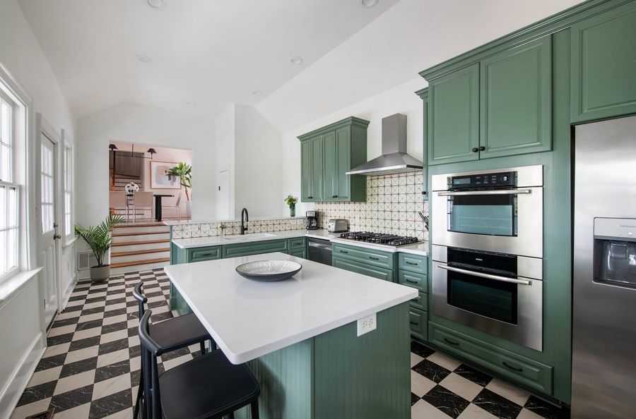 Fully equipped kitchen with everything you need to cook a meal!