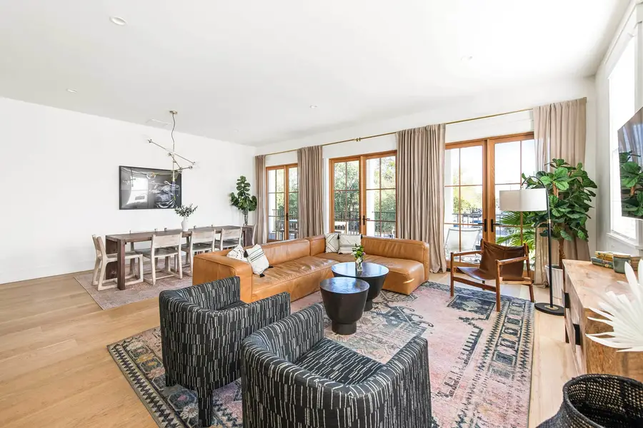 Spacious living room with seating for your entire group