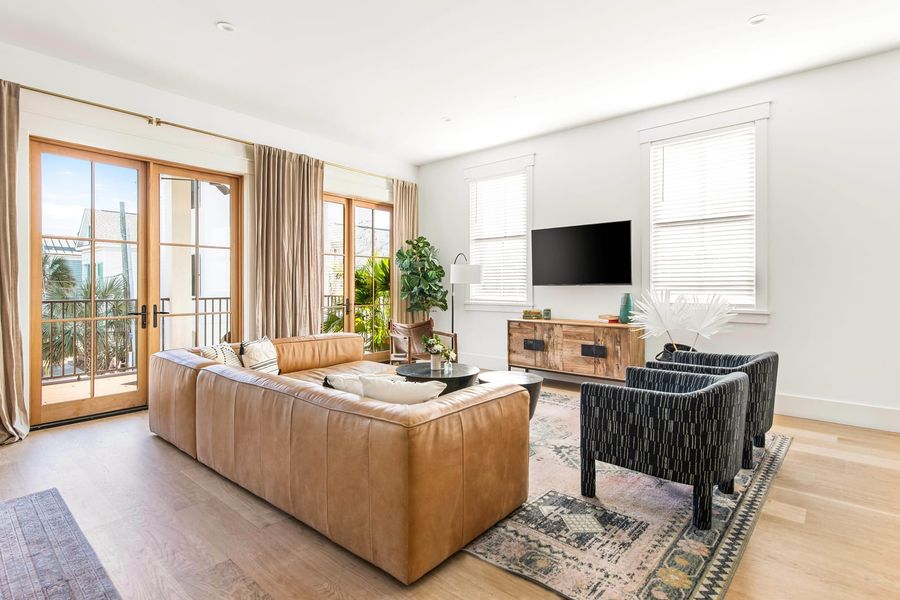 Spacious living room with seating for your entire group!