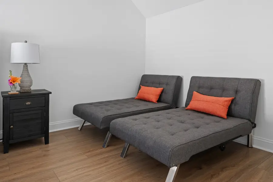 Additional futon sleeping space in Bedroom #1