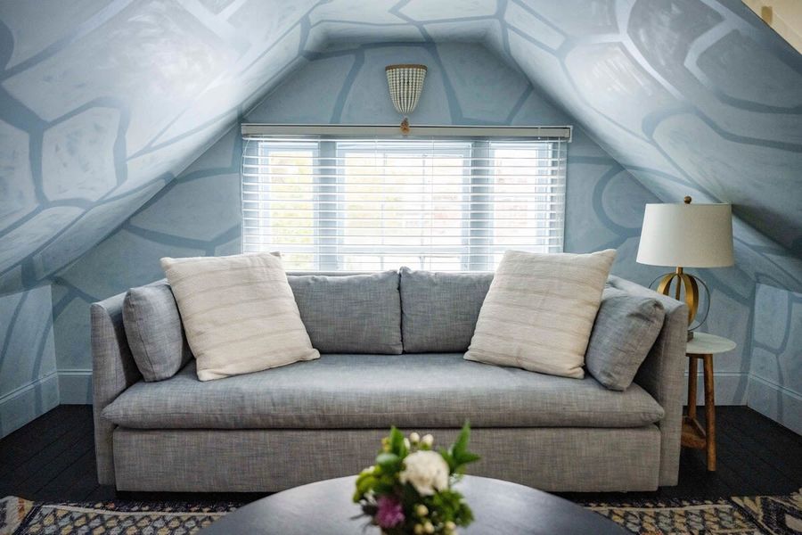 Bedroom #6: Queen Bed, 2x Single Beds, Pullout Sofa