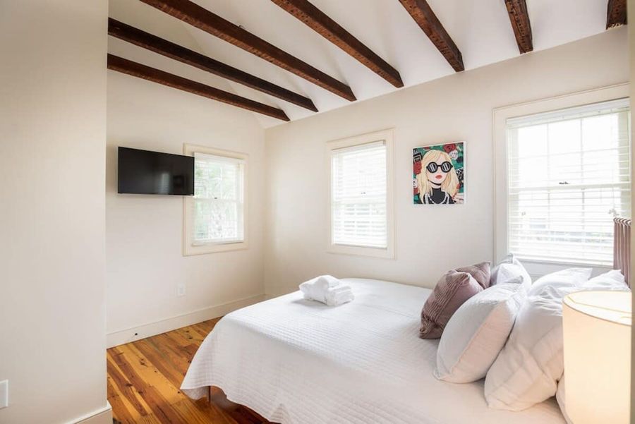 Bedroom 2: Queen Bed + TV