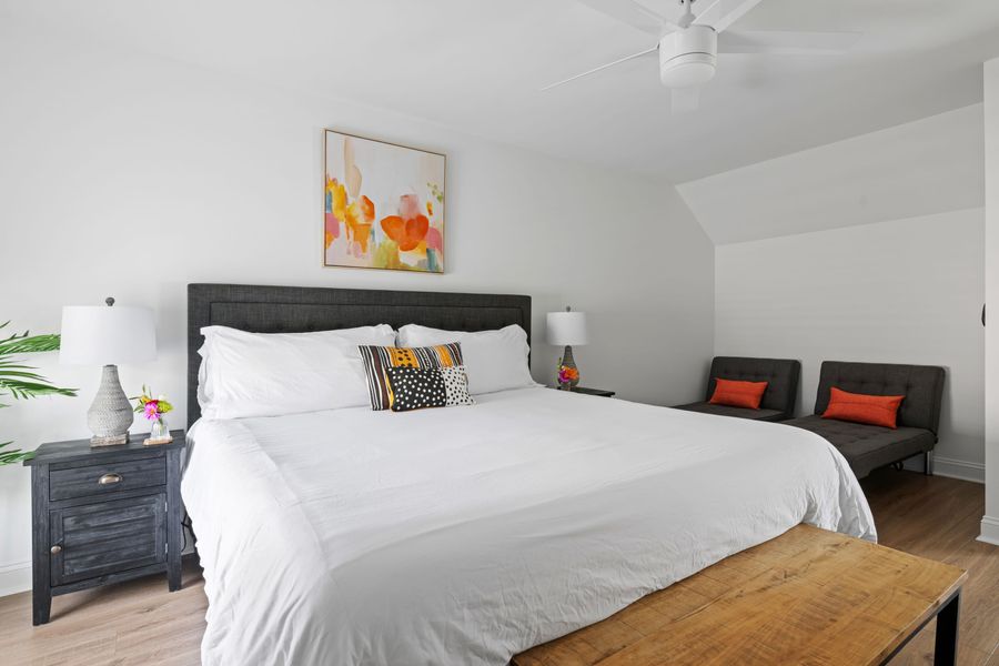Bedroom #1: King bed, 2 Futons + En-suite bath!