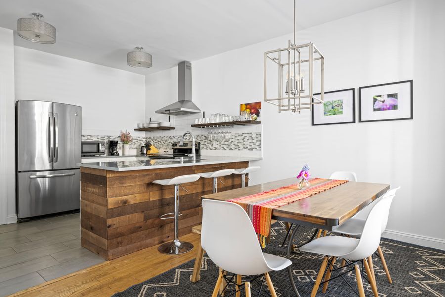 Spacious dining seating!