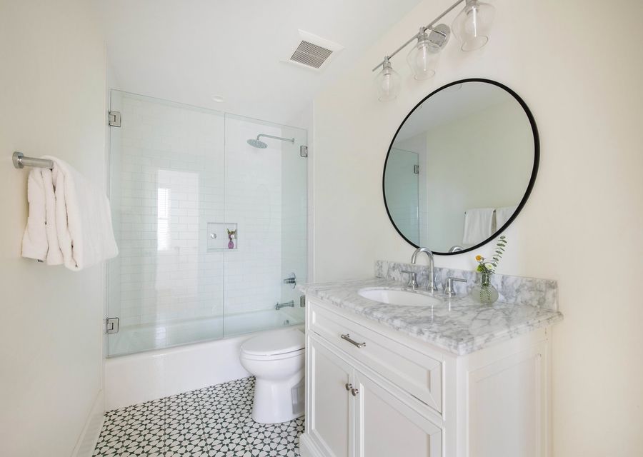 Bathroom #2: Shower/Tub Combo