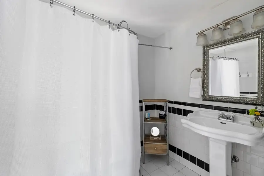 Bathroom #1: Shower/tub combo 