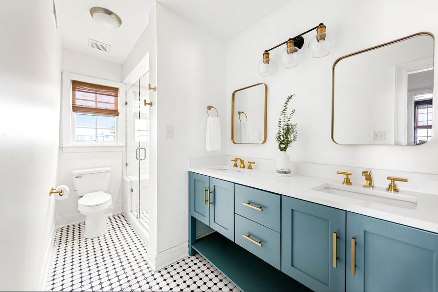 Bathroom #1: Walk-in shower _