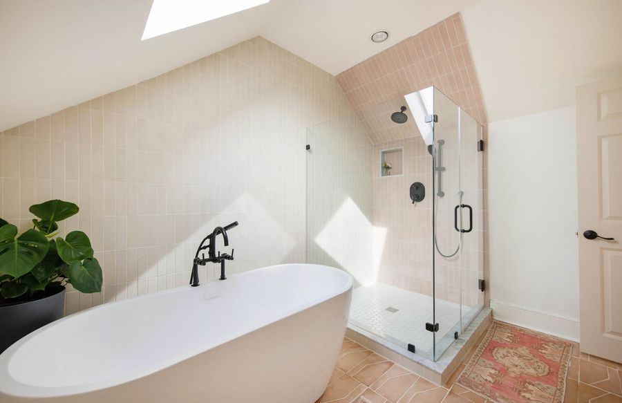 Bathroom 1: Shower/Tub combo