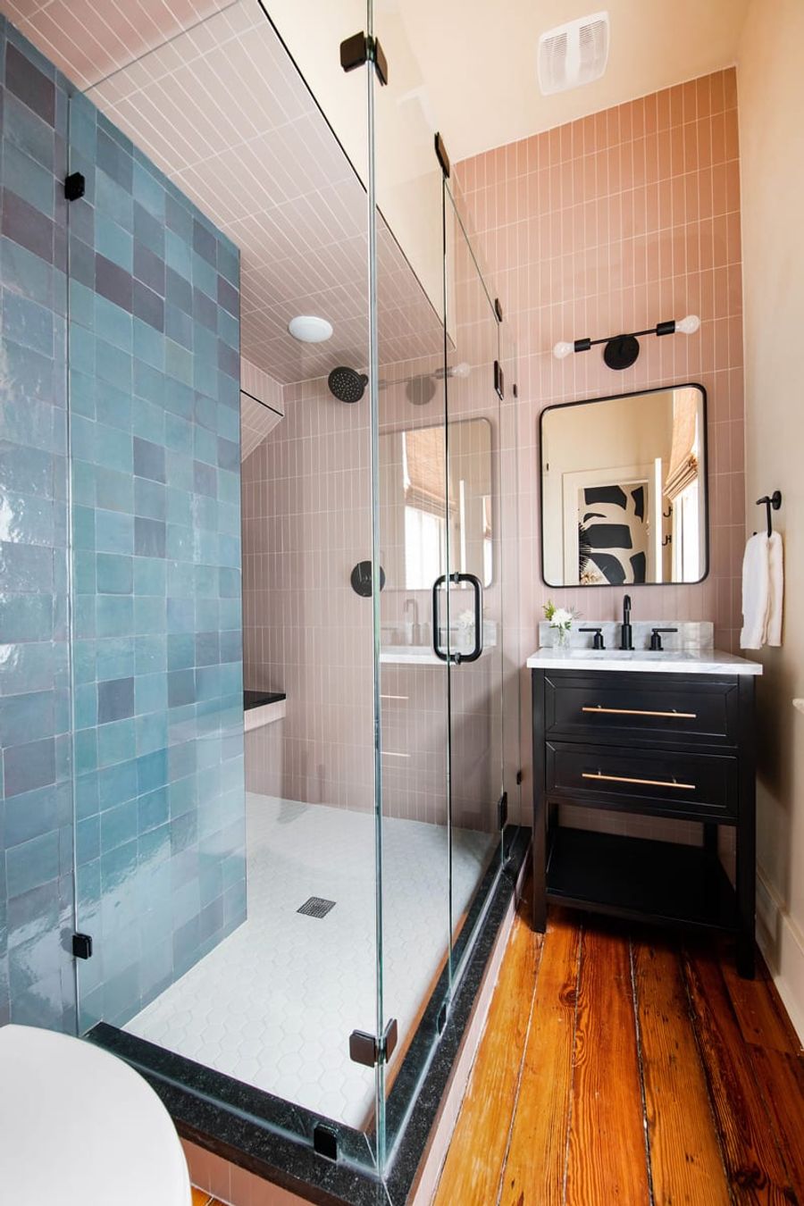 Bathroom 3: Walk-in shower