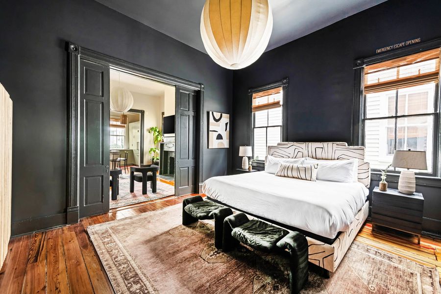 Bedroom 2: King Bed