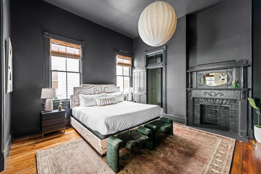 Bedroom 2: King Bed