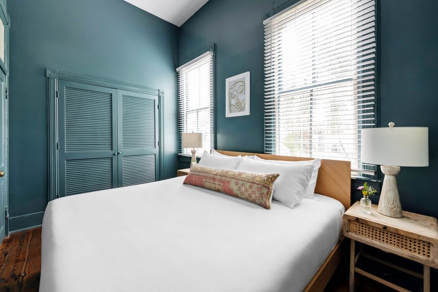 Bedroom 5: King Bed