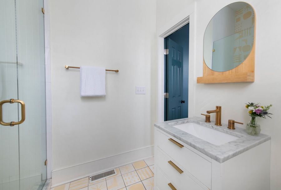 Bathroom 5: Walk-in shower