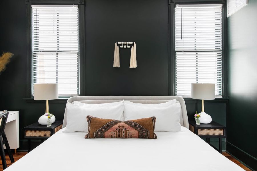 Bedroom 6: King Bed