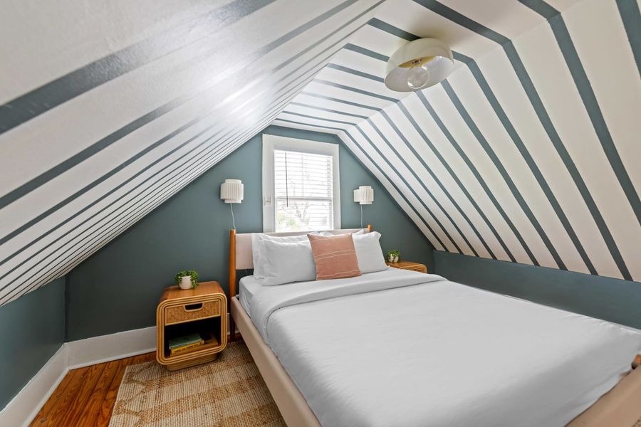 Bedroom #6: Queen Bed