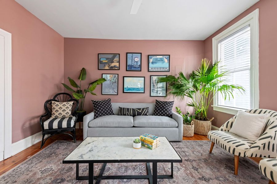 Professionally designed living room space w/ pullout sofa