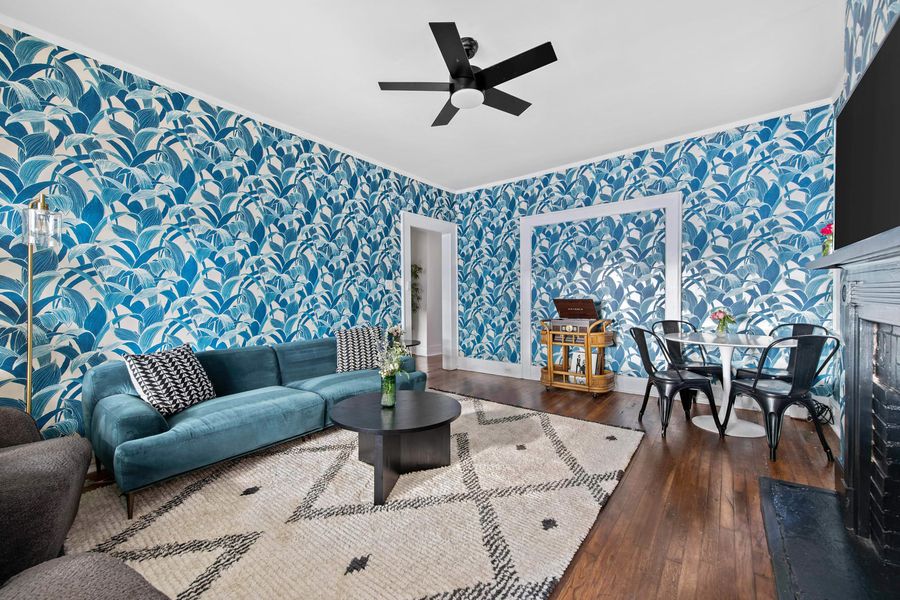 Spacious living room with seating for your entire group