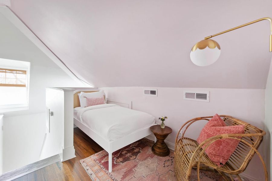 Bedroom #9: Double Bed + Single Bed