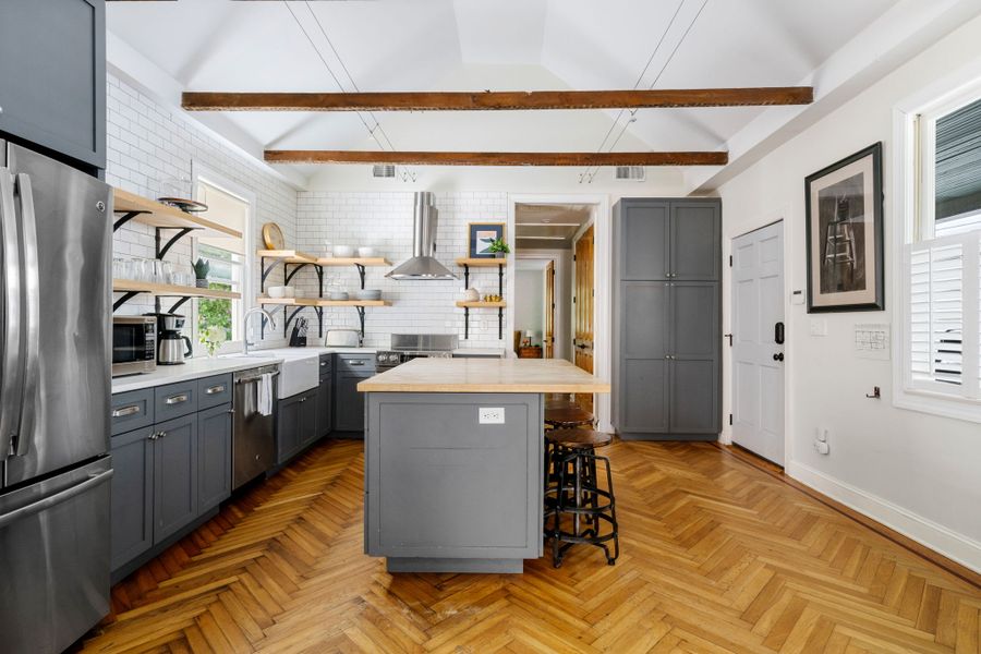 Fully equipped kitchen with everything you need to cook a meal!