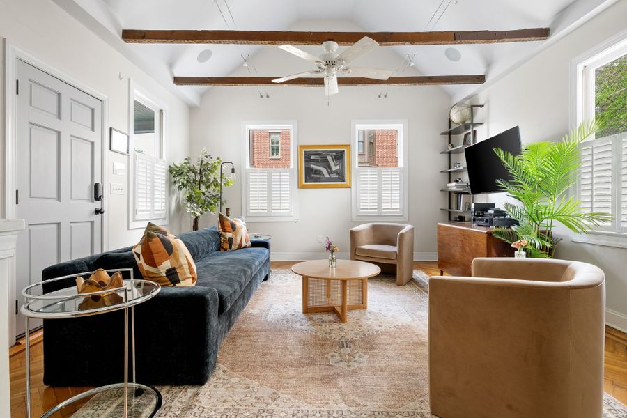 Spacious living room with seating for your entire group!