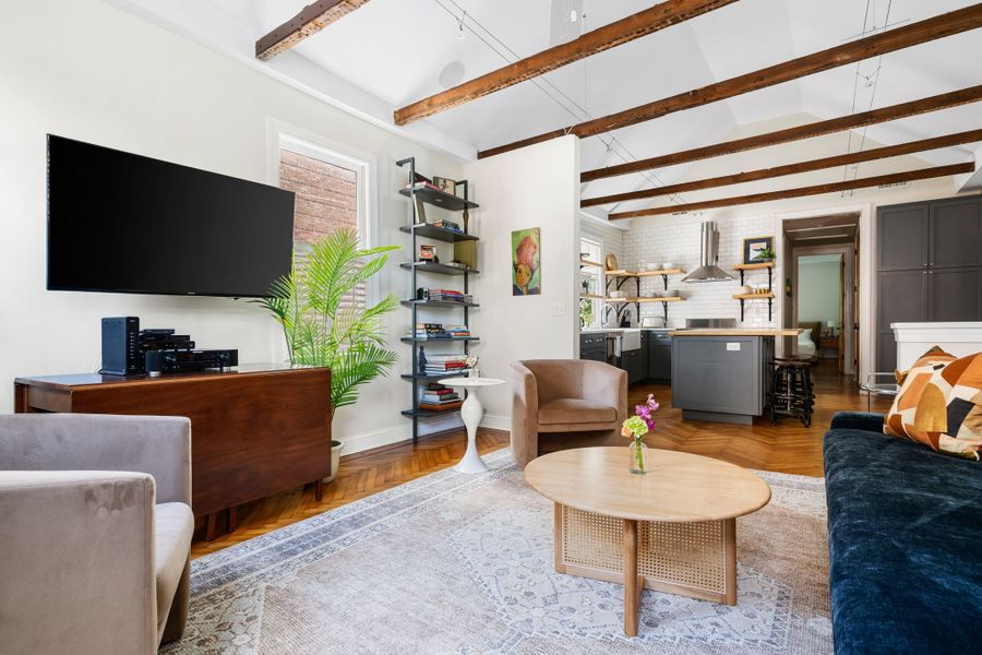 Welcome to your downtown Charleston rental! Explore all things downtown by foot!