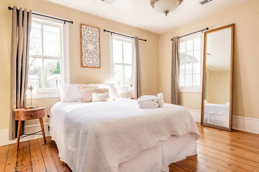 Queen Bedroom