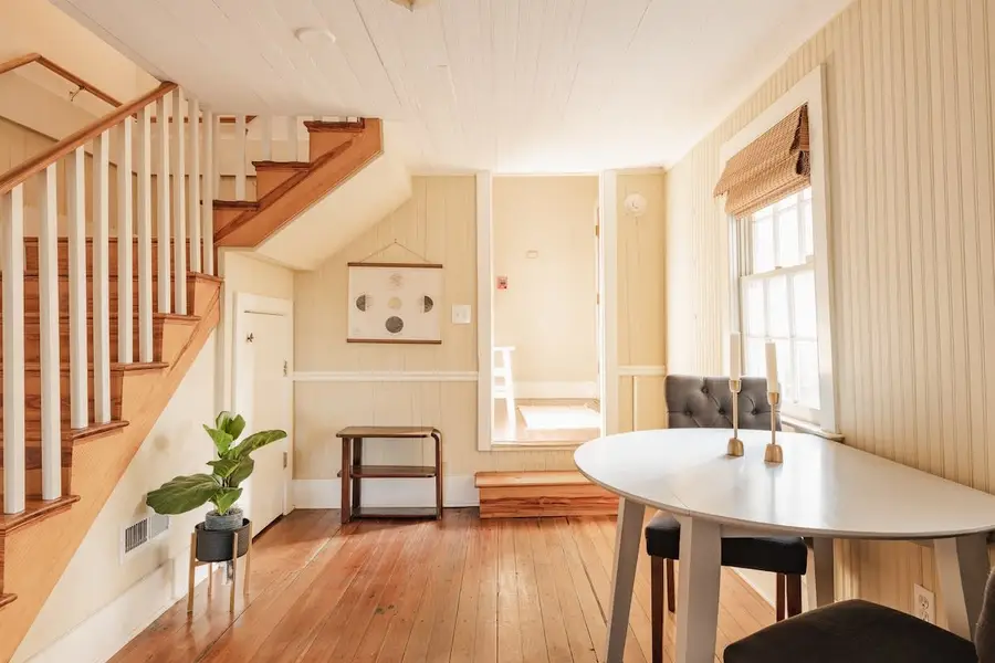 A warm, cozy home base for your Charleston adventure.