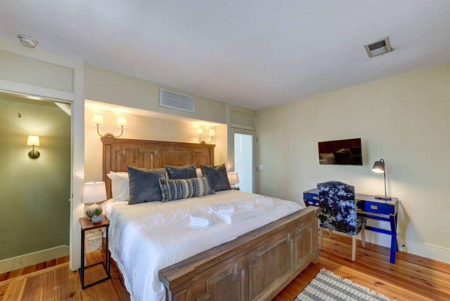 King bedroom with private ensuite, work desk station and direct access to your private rooftop!