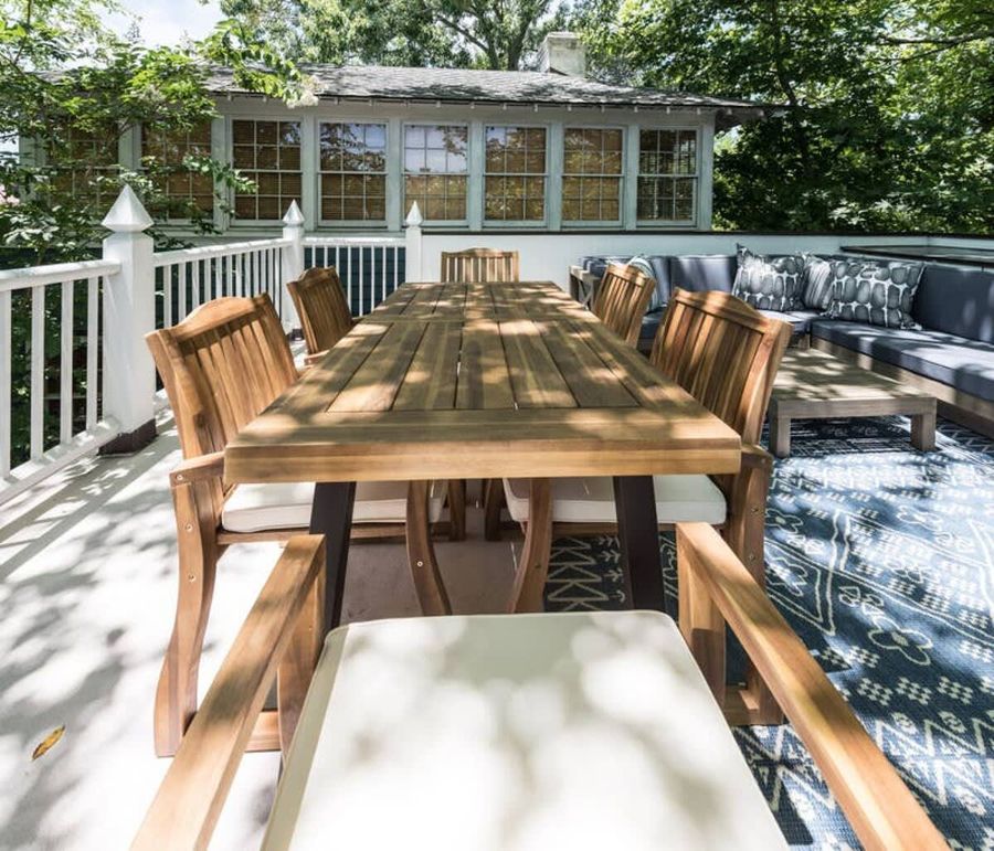 Plenty of seating on the roof for friends :)