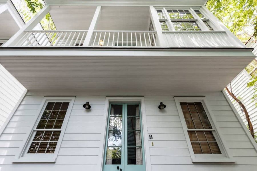 Private entrance on the first floor, private balcony on second floor and private rooftop patio on third floor!