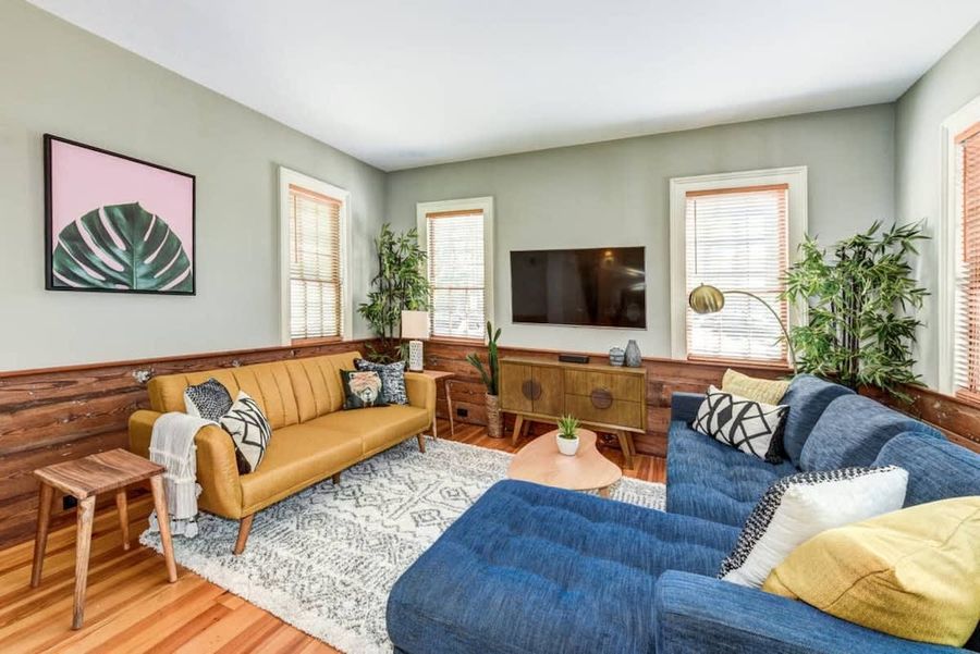 House # 1: Spacious living room + TV