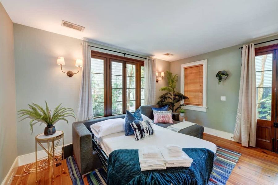 House # 2: High-End Memory Foam, Queen Size Sleeper Sofa, with TV and 1/2 Bath!