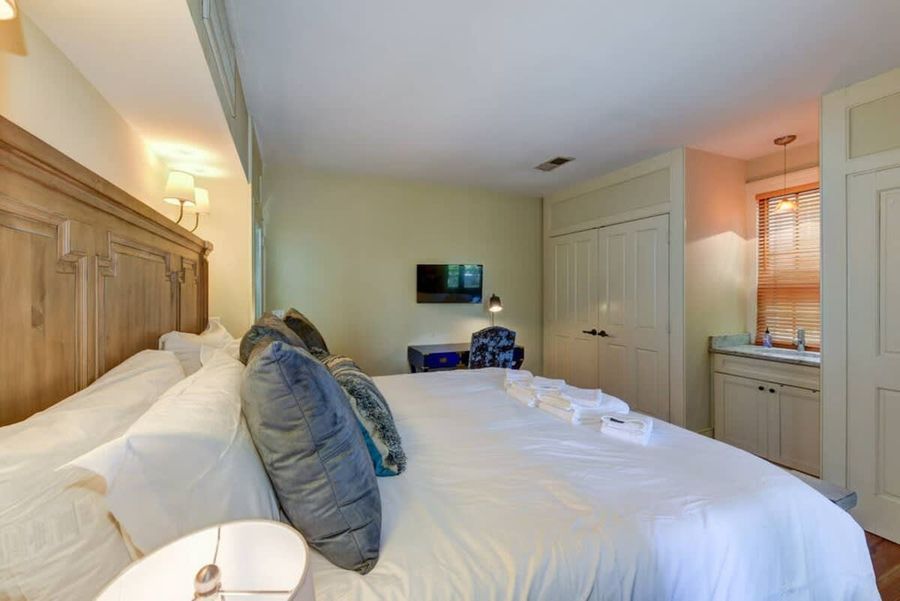 House #2: Master Bedroom with King Bed, Private Bathroom, TV, Workspace and Rooftop Patio Access!