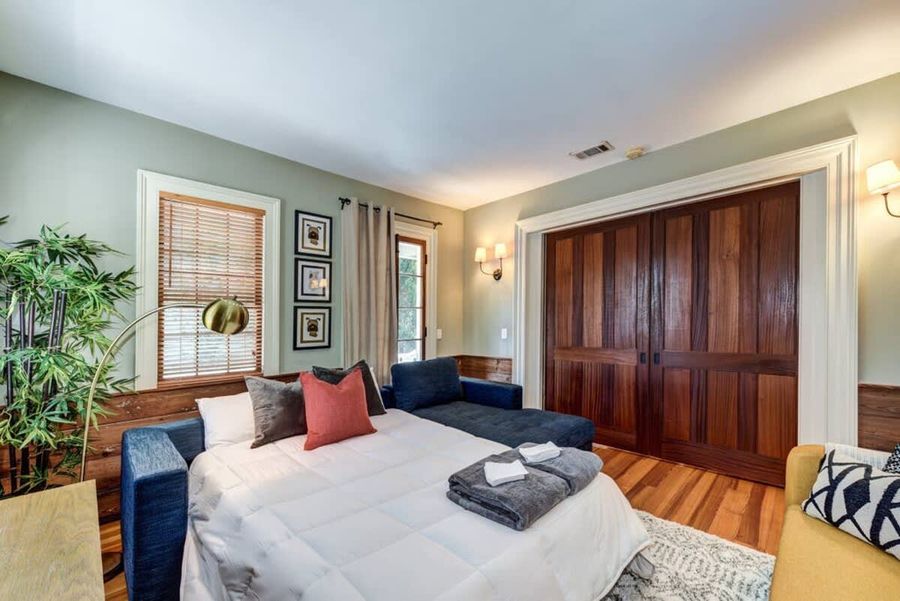 House # 1: High-End Memory Foam, Queen Size Sleeper Sofa, with TV and 1/2 Bath!