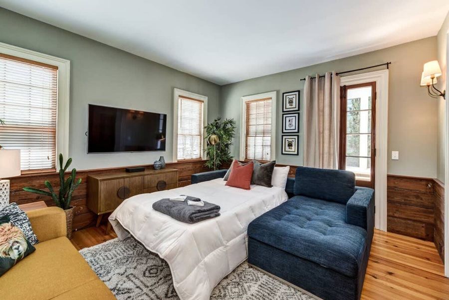 House # 1: High-End Memory Foam, Queen Size Sleeper Sofa, with TV and 1/2 Bath!