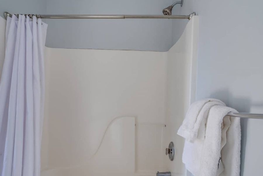 En-suite Full Bathroom